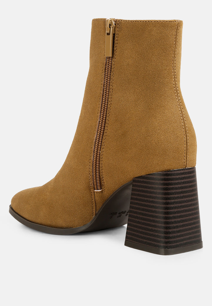 women cut out block heeled chelsea boots#color_tan