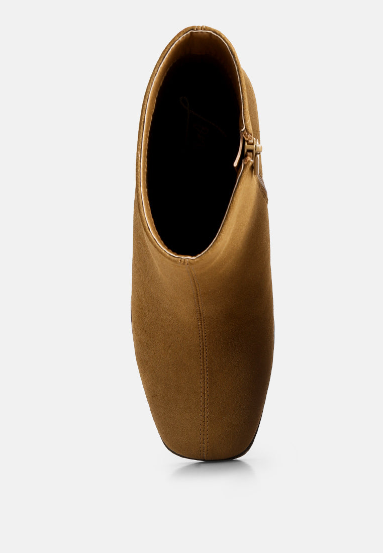 women cut out block heeled chelsea boots#color_tan