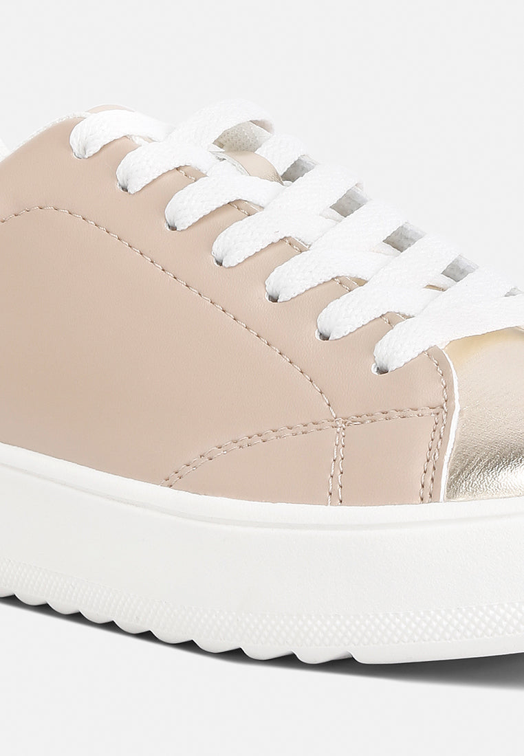 women metallic accent sneakers#color_beige