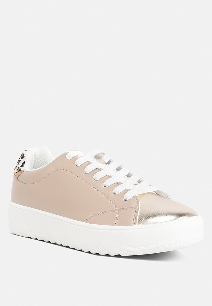 women metallic accent sneakers#color_beige
