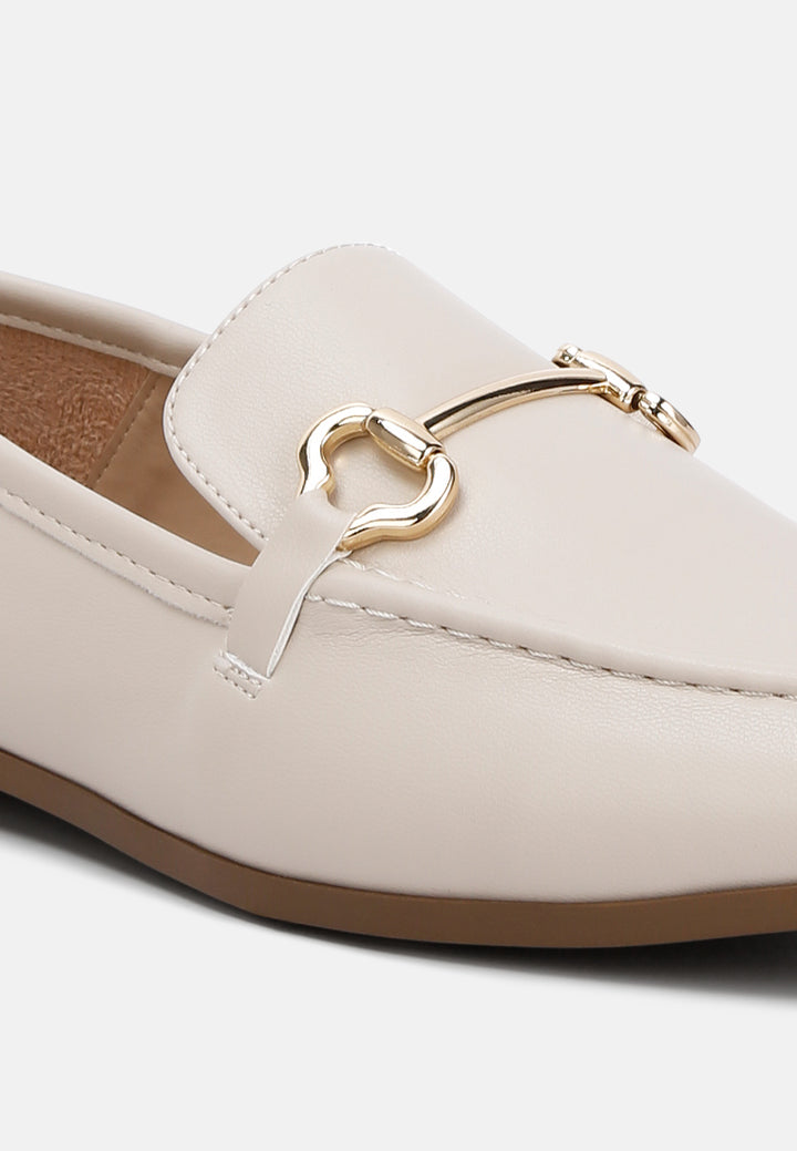 women horsebit embellished loafers#color_off-white