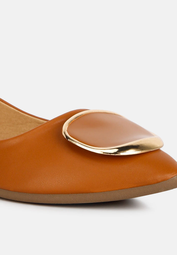 women brooch detail ballet flats#color_tan