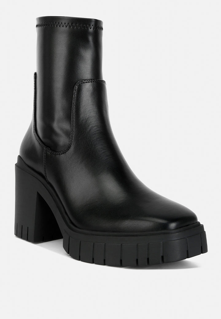women platform heeled ankle boot#color_black
