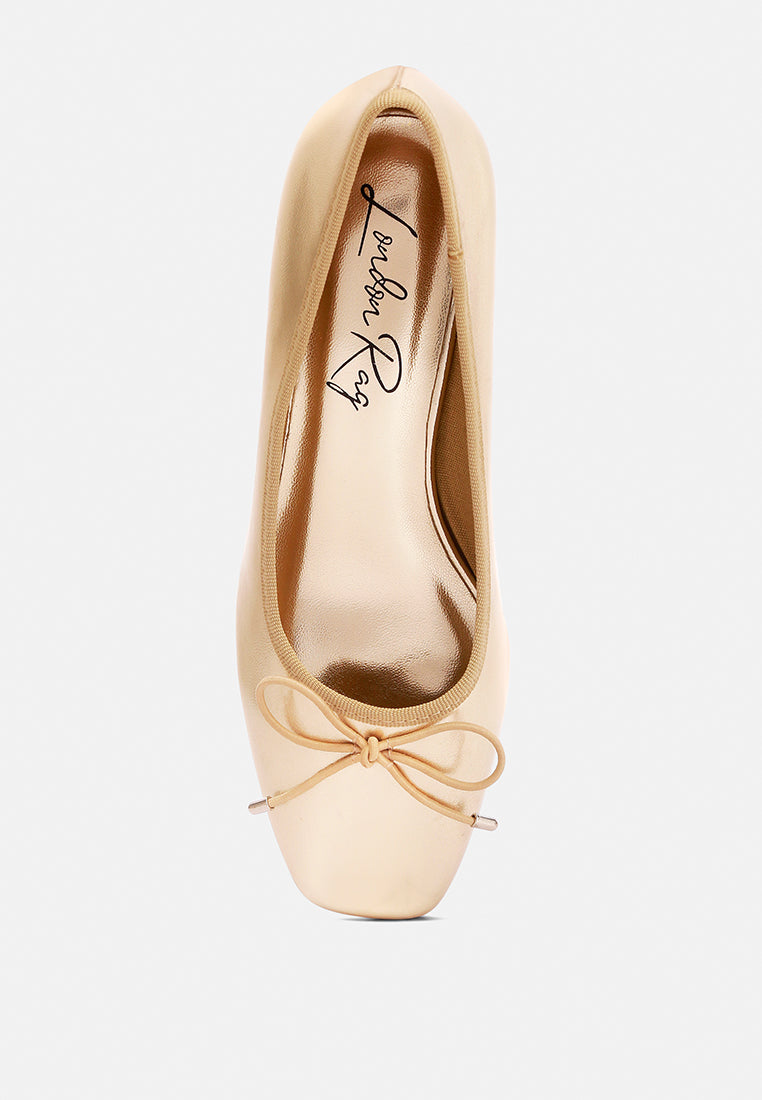 women metallic low block heel ballerinas#color_gold