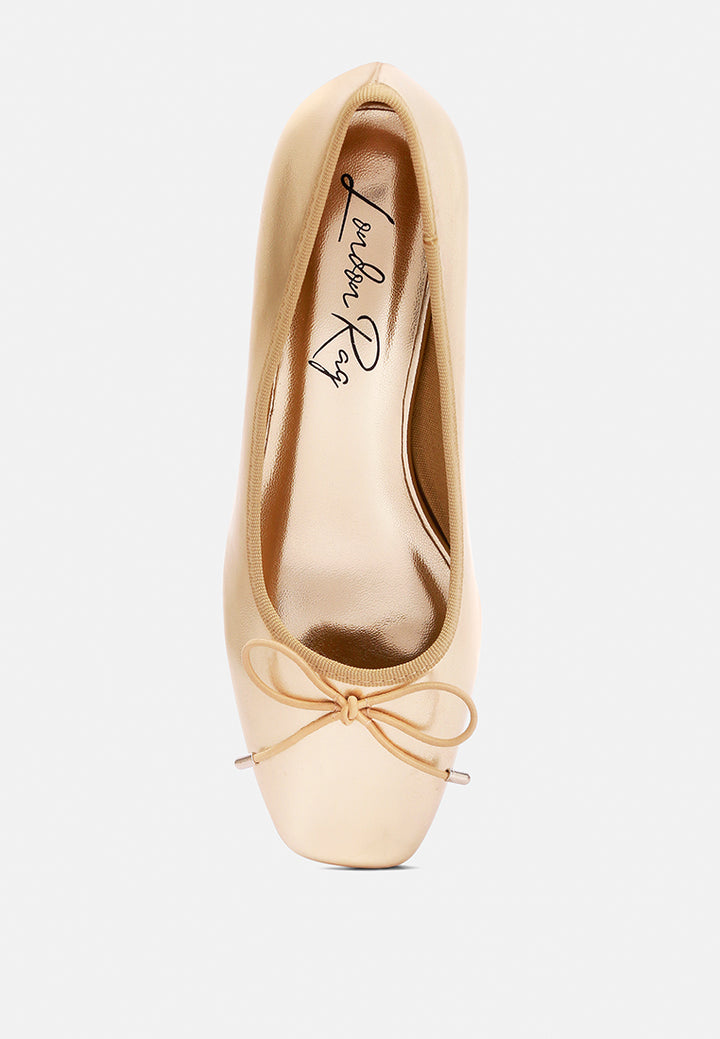 women metallic low block heel ballerinas#color_gold