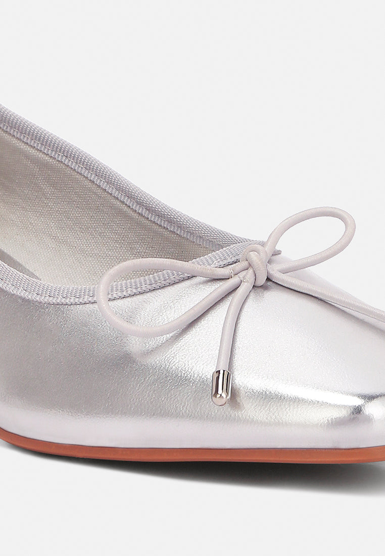 women metallic low block heel ballerinas#color_silver