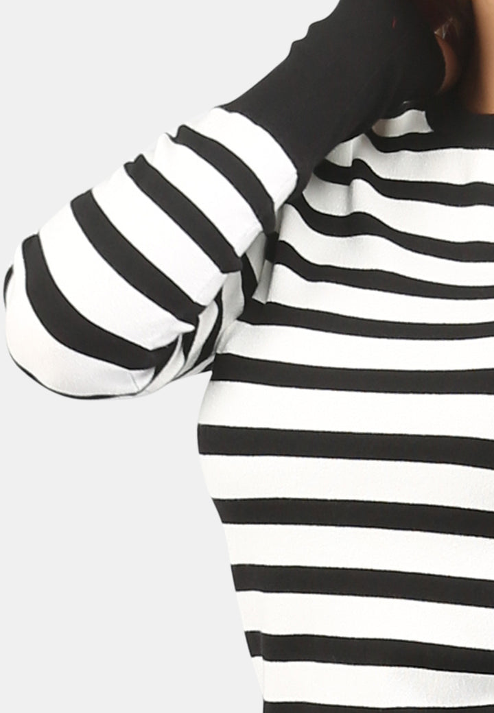 light weight pullover sweater#color_off-white-black