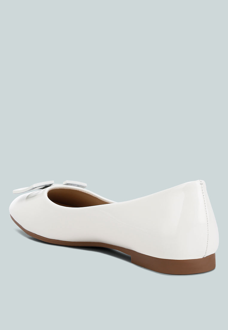 women embellished flat ballerinas#color_off-white