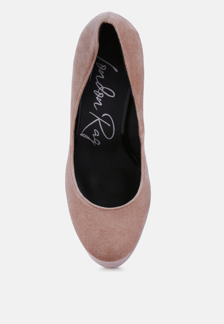 women beige platform heel velvet pumps#color_beige