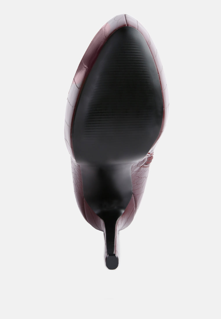 women high heeled croc pattern ankle boot#color_burgundy