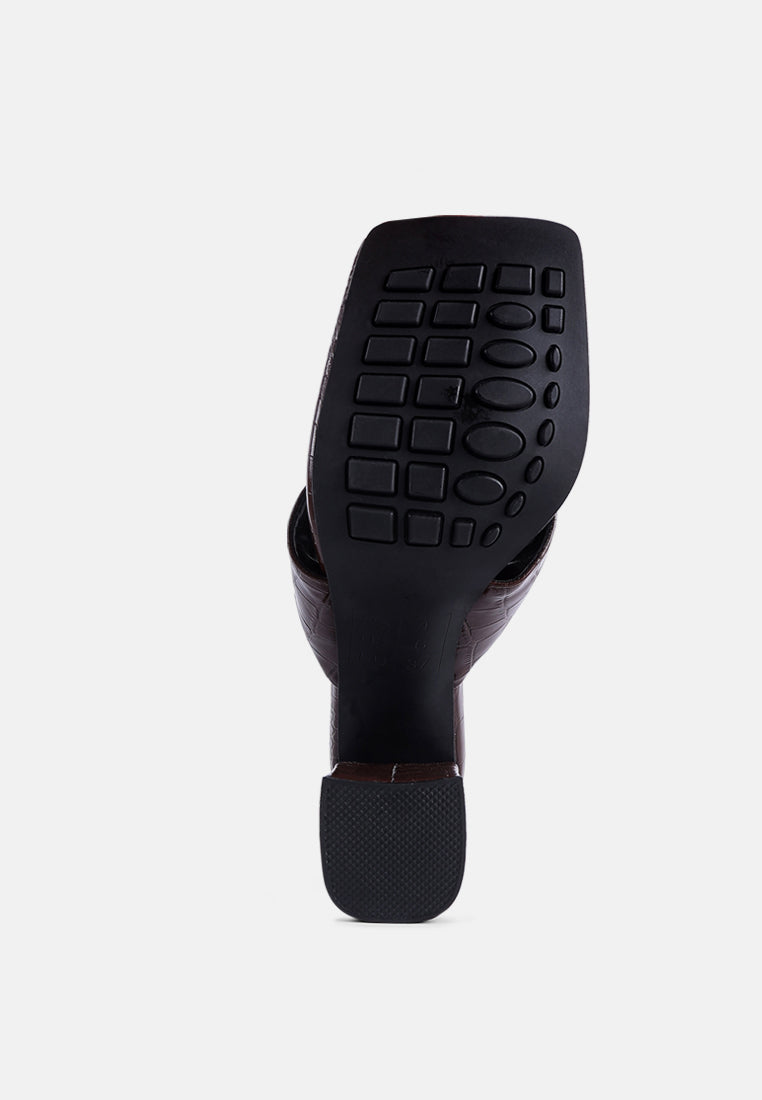 women high heeled thong sandals#color_espresso