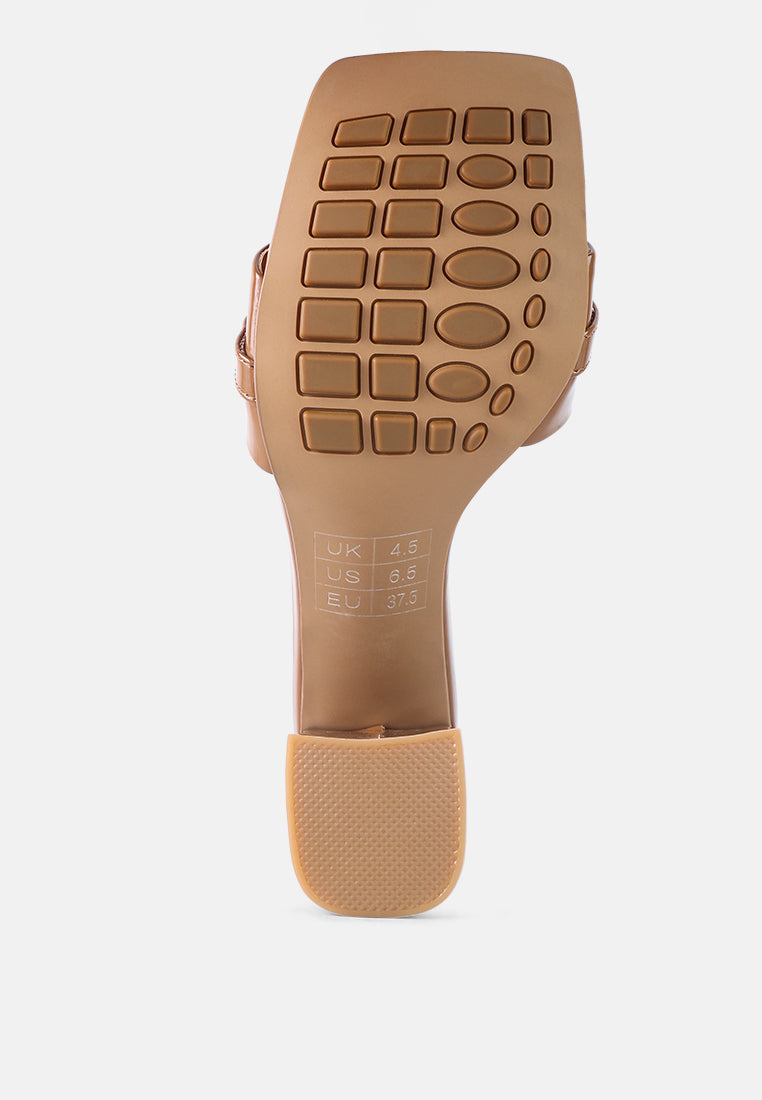 women metal chain detail block heel sandal#color_macchiato