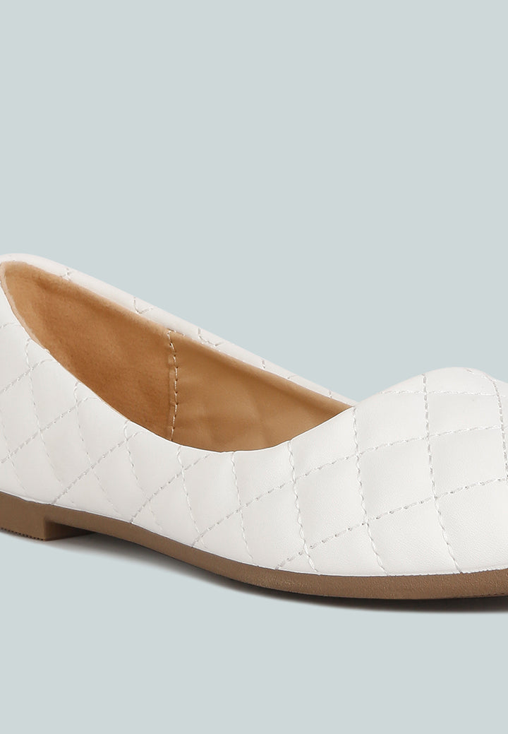women quilted detail ballet flats#color_white