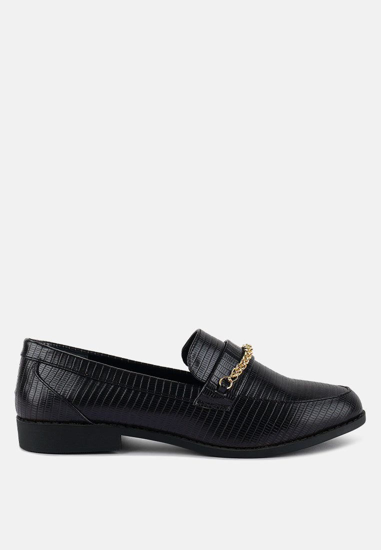 women low block loafers adorned with golden chain#color_black