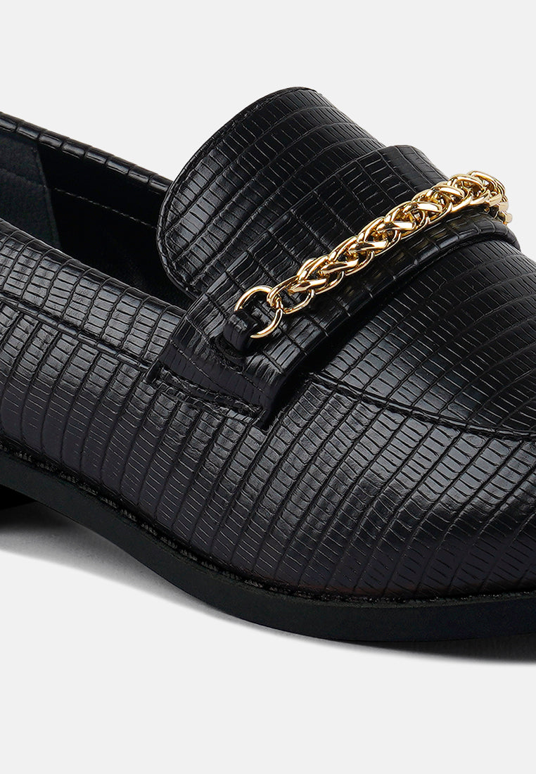women low block loafers adorned with golden chain#color_black