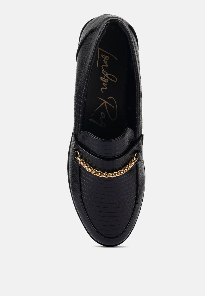 women low block loafers adorned with golden chain#color_black