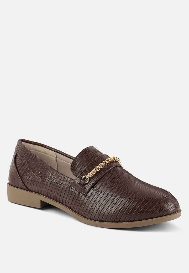 women low block loafers adorned with golden chain#color_brown