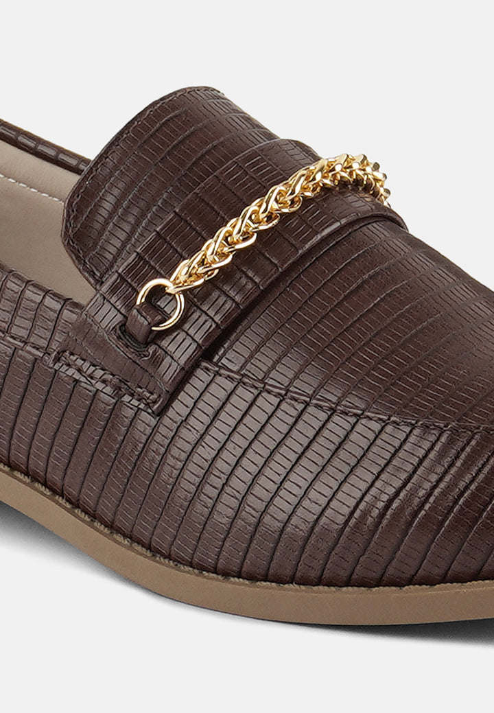 women low block loafers adorned with golden chain#color_brown