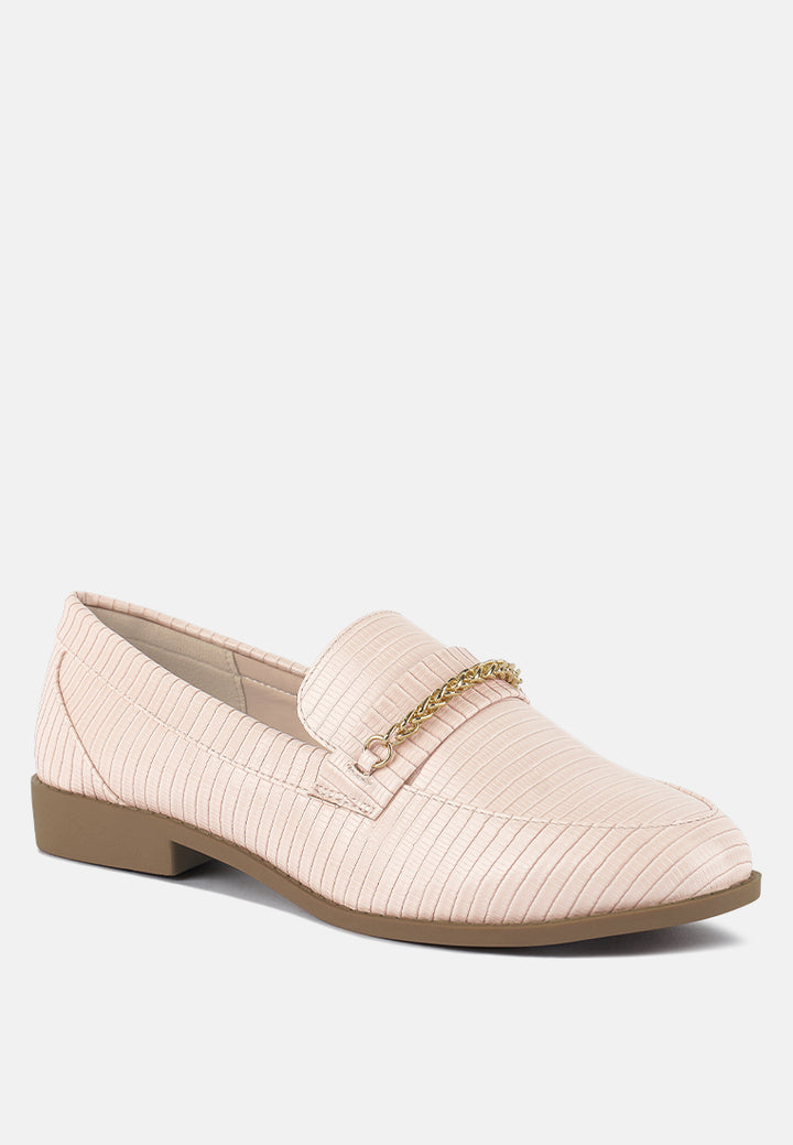 women low block loafers adorned with golden chain#color_taupe