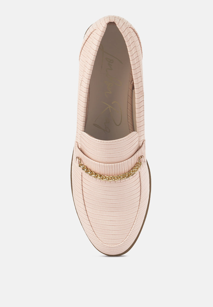 women low block loafers adorned with golden chain#color_taupe