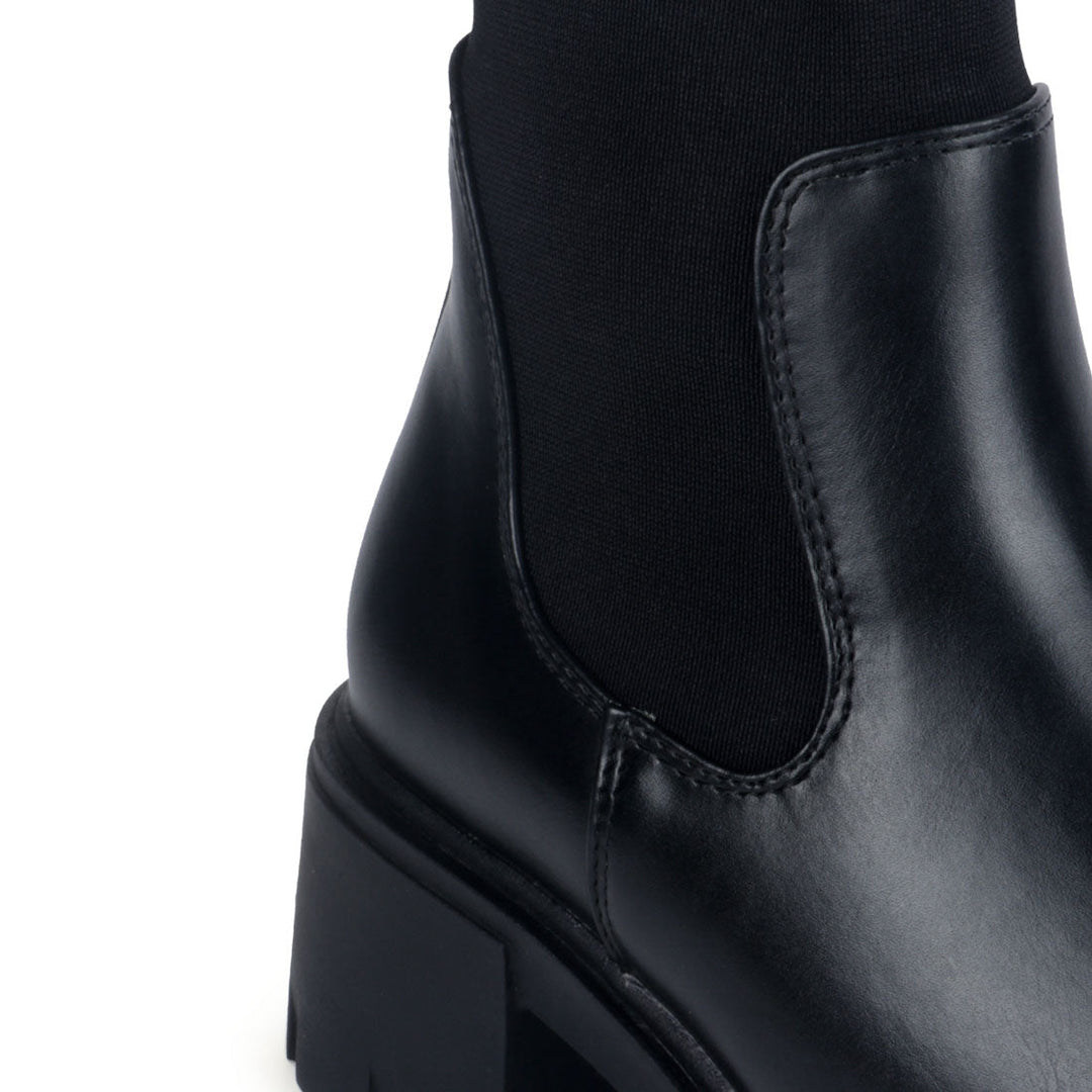 Chunky All Black Chelsea Boot - Black